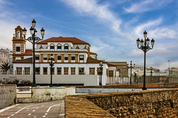Cadiz Spanien Seafront Kyrkobyggnaden — Stockfoto
