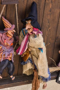 Prag, Çek Cumhuriyeti - 3 Haziran 2022: Cadı kukla, Cadılar Bayramı geçmişi