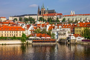 Prag nehir manzarası, Çek Cumhuriyeti eski kalesi