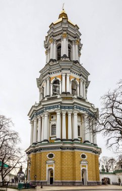 Kiev, Ukrayna. Ünlü Kiev Pechersk Lavra Manastırı 'nın çan kulesi