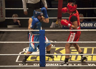 Bayanlar boks maçı