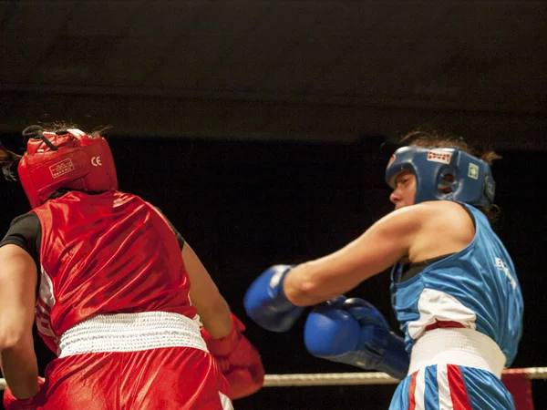 Mujer boxing match — Foto de Stock