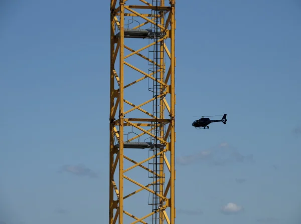Vista su Anversa con elicottero e cielo blu — Foto Stock