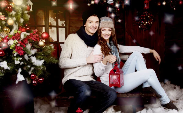 Young couple decorating Christmas tree — Stock Photo, Image