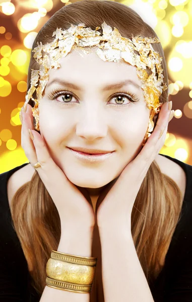 황금 메이크업과 아름 다운 백인 여자 — 스톡 사진