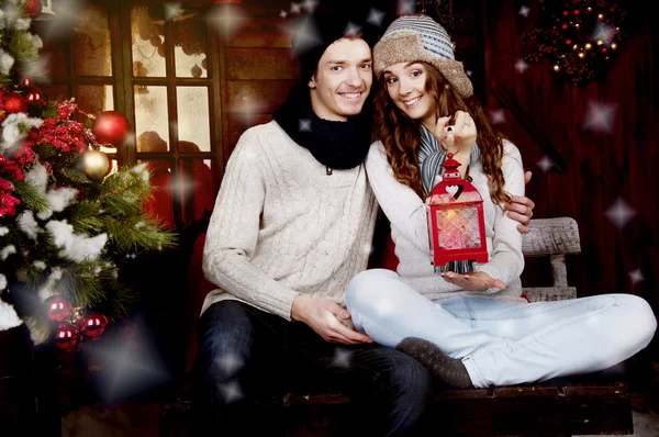 Young couple decorating Christmas tree — Stock Photo, Image
