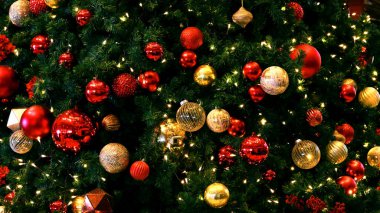 Arka plan olarak Noel ağacı süslemesi