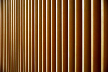 Duvar dekorasyonu, tahtayı dikey olarak düzenlemek tarafından tasarlandı.