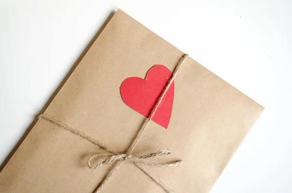 Envelope Kaft com coração vermelho Imagem De Stock