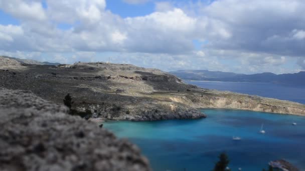 Timelapse θέα του νησιού και τα πλωτά σύννεφα — Αρχείο Βίντεο