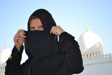 bir burqa kız