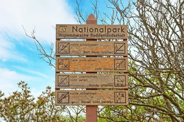 Знак национального парка Vorpommersche Boddenlandschaft — стоковое фото