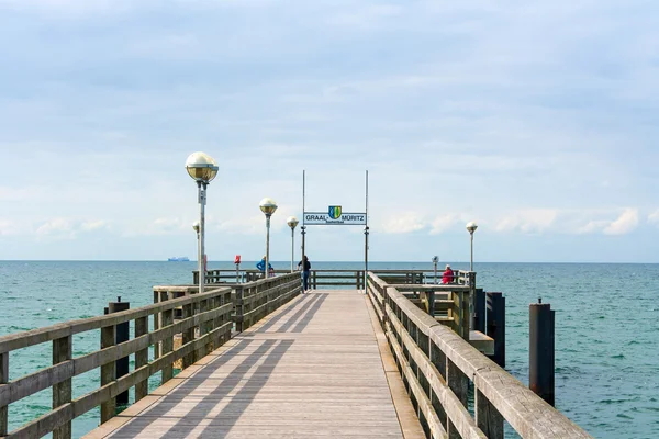 Pier v graal-mueritz — Stock fotografie