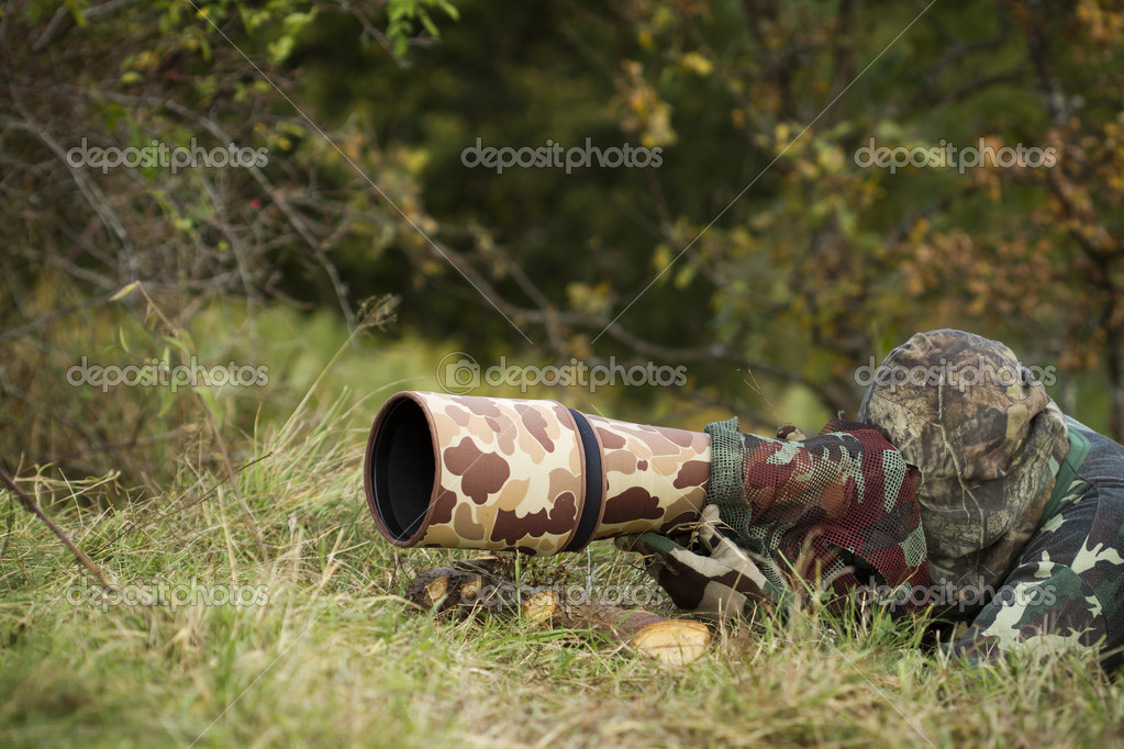 Franco Atirador Militar Camuflado Espera Silenciosamente Terrenos