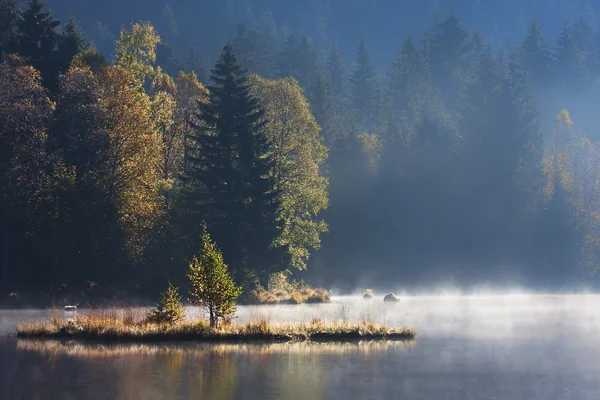 Panorama jeziora górskie środkowej zakresu jesienią, — Zdjęcie stockowe