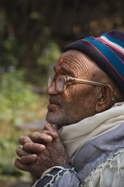 yaşlı adam, Nepalce yüz, tharu kültür, Batı nepal