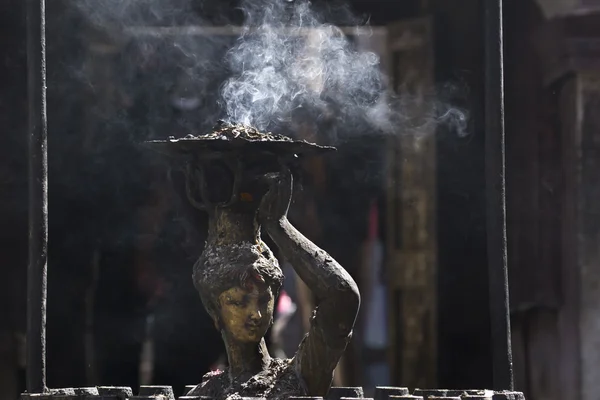 Parvati godness med brinnande incens, brons skulptur — Stockfoto