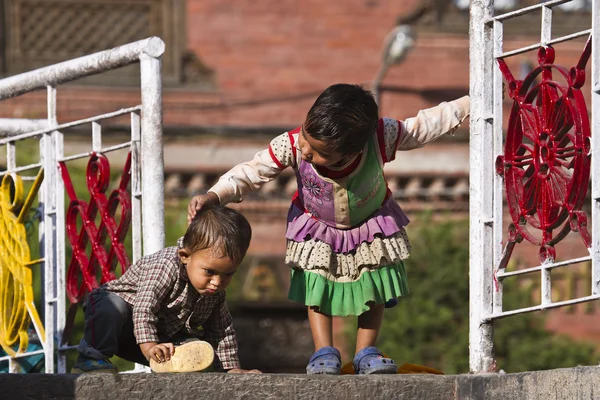 Bambini nepali e ragazzi non identificati a Kathamandu, Nepal — Foto Stock