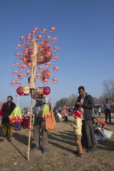 Juguetes indios vendedor ambulante en Nepal — Foto de Stock