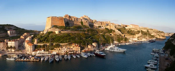 Bonifacio fortificaties en haven, corsica, Frankrijk — Stockfoto