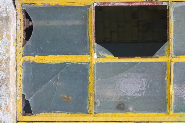 Stary rozbite okno — Zdjęcie stockowe