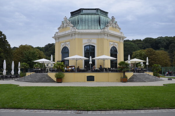 Beautiful pavillion in schönbrunn palast