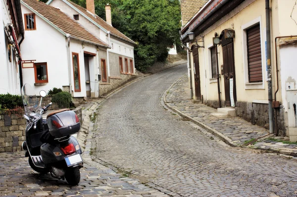 Typisch Europese straat in szentendre, Hongarije — Stockfoto