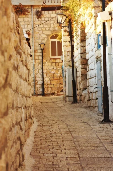 Old and narrow Mediterranean street — Stock Photo, Image