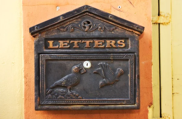 Antique metal mail box — Stock Photo, Image