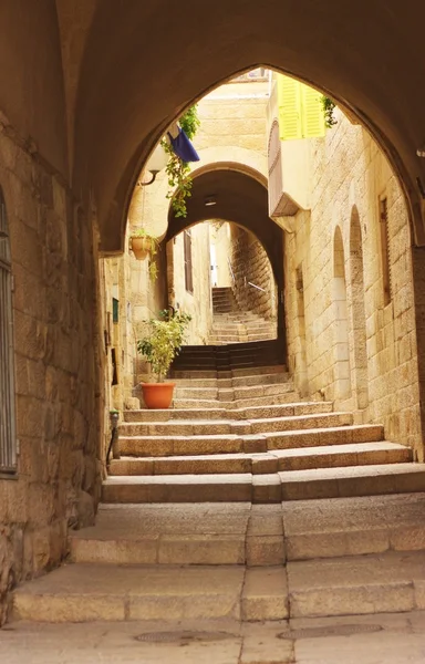 Alley in oude stad van Jeruzalem, Israël — Stockfoto