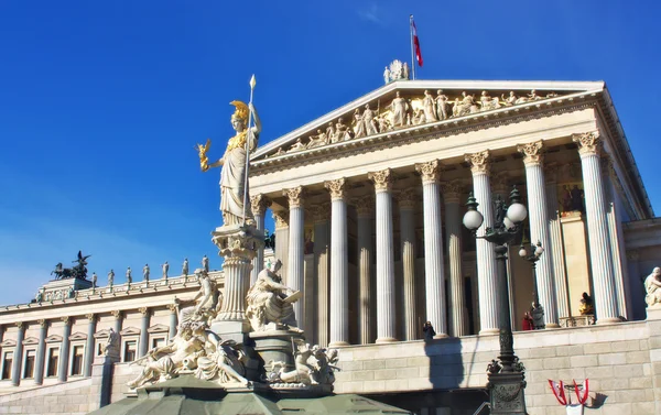 Austrian Parliament building in Vienna — Stock Photo, Image