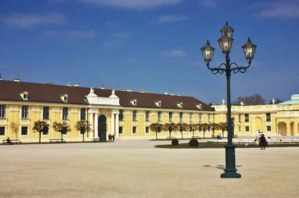 Zobrazení součástí slavné schonbrunn palace ve Vídni v Rakousku — Stock fotografie