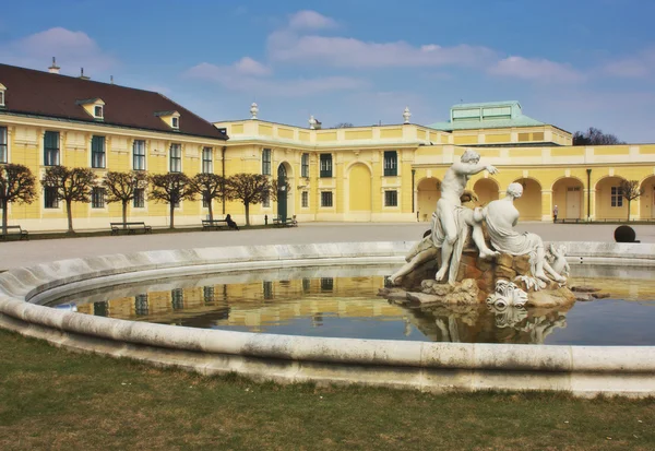 Una vista de una parte de un famoso palacio Schonbrunn en Viena Austria — Foto de Stock