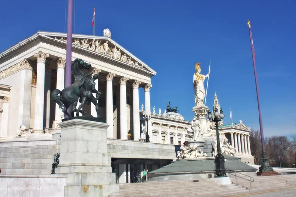 Austrian Parliament building in Vienna — Stock Photo, Image