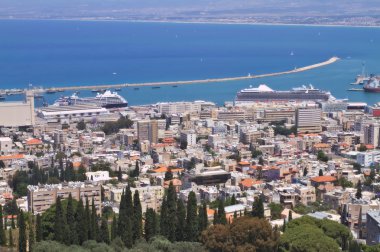 İsrail, Bahai bahçelerinden Hayfa şehir manzarası