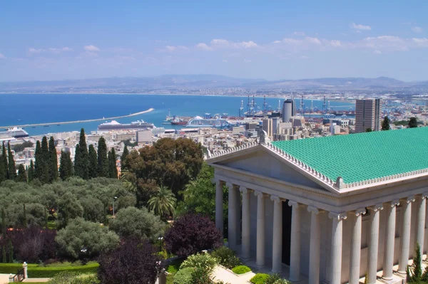 Vista de la ciudad de Haifa desde los jardines Bahai, Israel — Foto de Stock