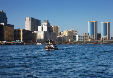 geleneksel tekne taksi, Birleşik Arap Emirlikleri dubai Körfezi manzarası görünümü