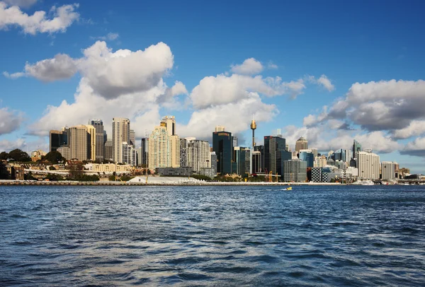 Una vista panorámica de Sídney con rascacielos — Foto de Stock