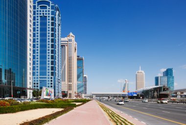 Sheikh zayed road Dubai en yoğun bir yoldur