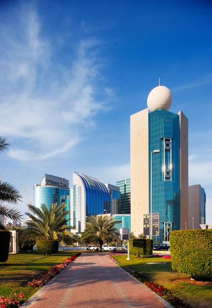 Imagem colorida de Abu Dhabi visto do Corniche — Fotografia de Stock