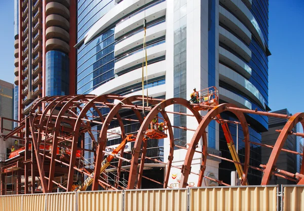 Bolting the steel together of the Dubai Metro Station — Stock Photo, Image
