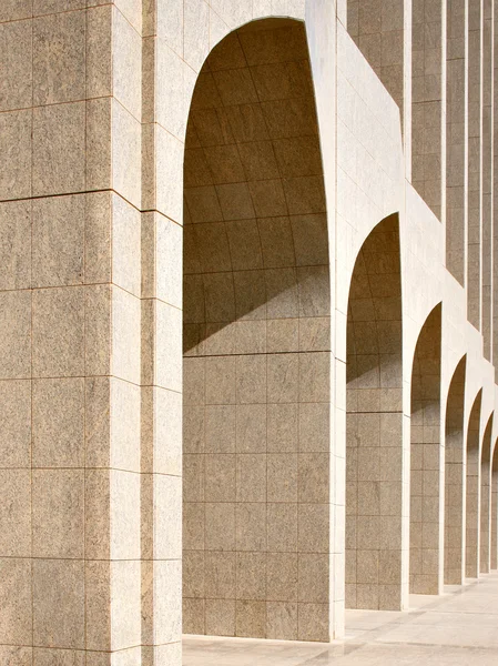 Güzel kemer Arap mimarisi sık bir hatırlatma vardır. — Stok fotoğraf
