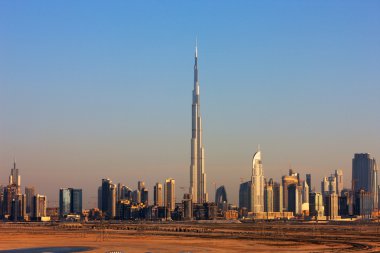 çok güzel uzun gökdelenleri ile Dubai siluetinin süslemekte