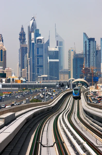 The Dubai Metro is becoming increasingly popular among expatriates trying to battle with the Skeikh Zayed traffic — Stock Photo, Image