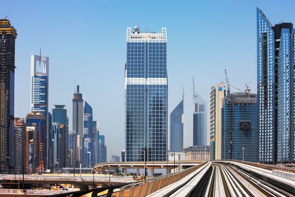 A nova linha de metrô em Dubai é construída sobre palafitas — Fotografia de Stock