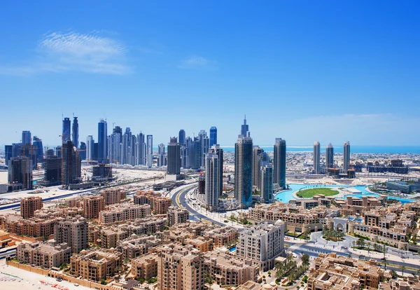 Downtown Dubai is dwarfed by numerous skyscrapers — Stock Photo, Image