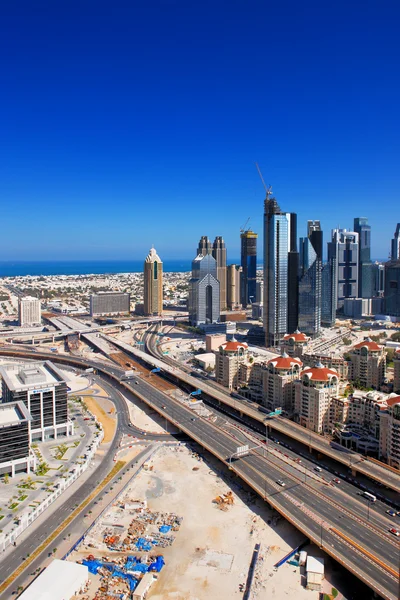 Construction in Dubai never stops and skyscrapers continue to be developed — Stock Photo, Image