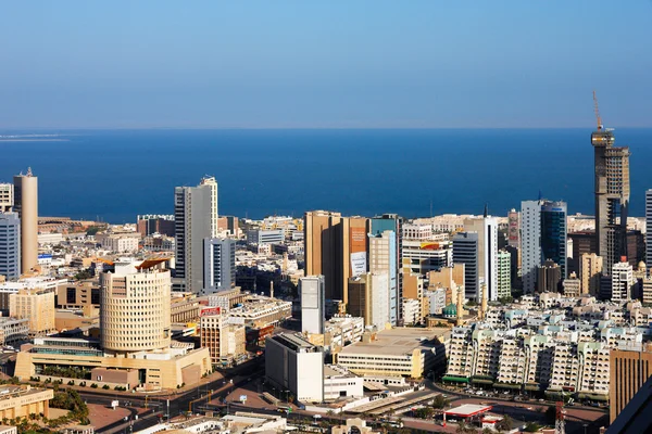 Una vista panorámica de la ciudad de Kuwait — Foto de Stock