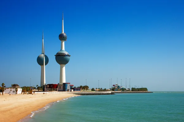 이 아름 다운 건축 구조는 쿠웨이트 시티 스카이 라인의 아이콘 — 스톡 사진
