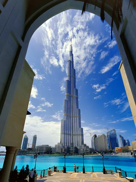 El edificio más alto del mundo se encuentra a 828 m de altura — Foto de Stock